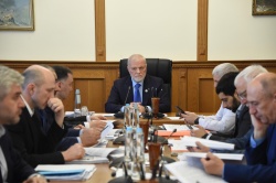 Комитет по законодательству, законности, государственному строительству, местному самоуправлению и регламенту заслушал информацию о деятельности Уполномоченного по правам человека в Дагестане